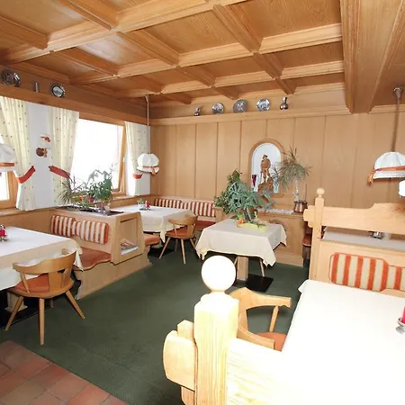 Guest house Mittagskogel Sankt Leonhard im Pitztal